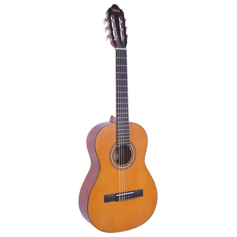 Gitarą akustyczna o naturalnym kolorze drewna